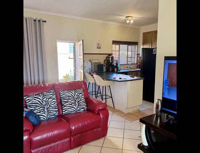2 BEDROOM CLUSTER FOR SALE IN MOOIKLOOF RIDGE